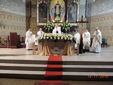 Legnica - parafia św. Jacka - pielgrzymka parafialna z aktem zawierzenie Chrystusowi Królowi przed Relikwiami Eucharystii!